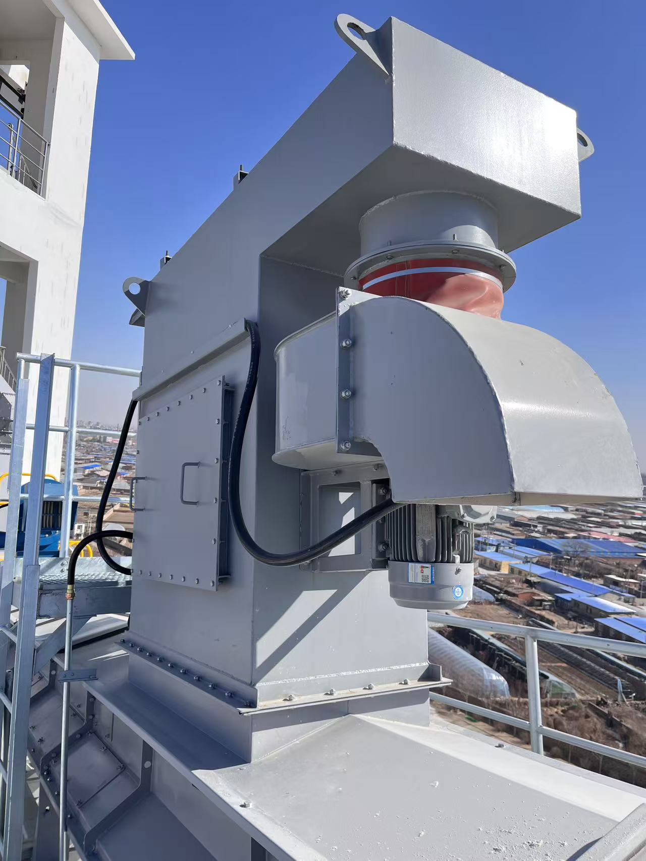 攪拌站主機倉頂袋式除塵器